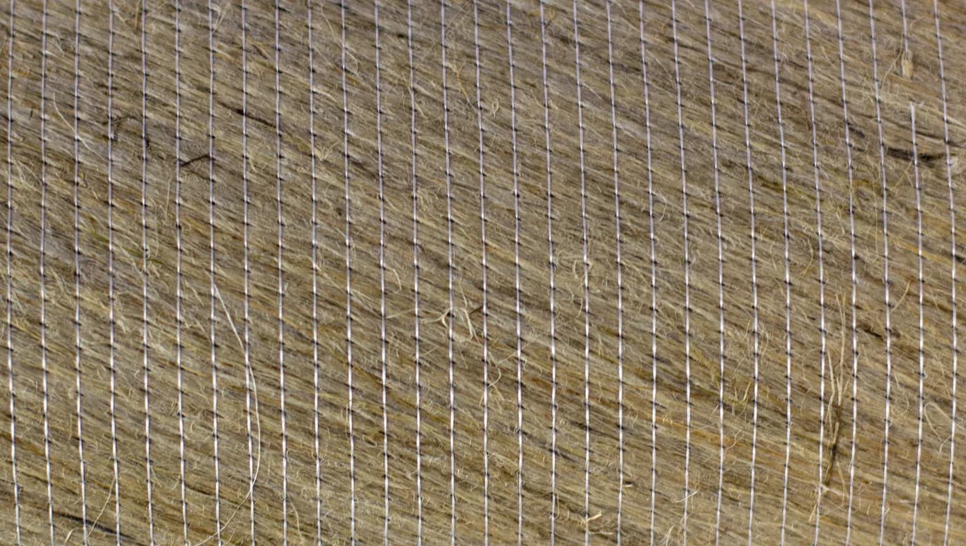 Vernähtes Kreuzgelege aus Naturfaser-Tapes